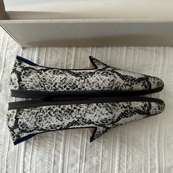 NWB Rothy’s (almond pointed) The Almond Loafer Size 5.5 Python Women’s Flats - Picture 4 of 7